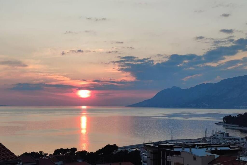Apartman With Sea View *